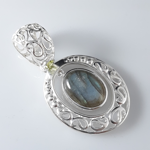 Sterling Silver Blue Labradorite Pendant - Picture 8 of 15